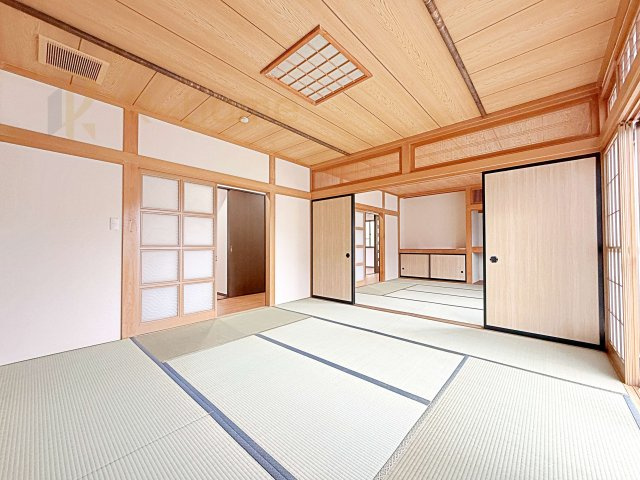 筑西市下岡崎　中古戸建ての和室|畳表替え、障子・襖張り替え済みの和室！隣接する和室と繋げてさらなる大空間に♪