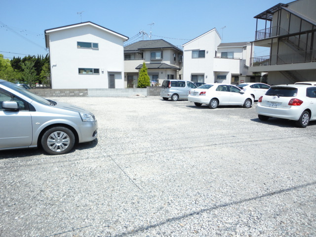 B-ing浜の宮の駐車場
