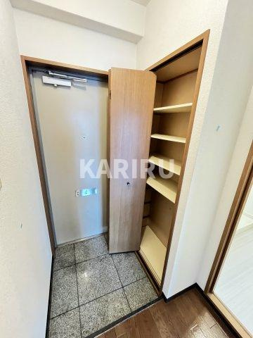 ラフィーネシャンブルの玄関