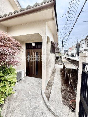 稲葉荘2丁目平家貸家のエントランス