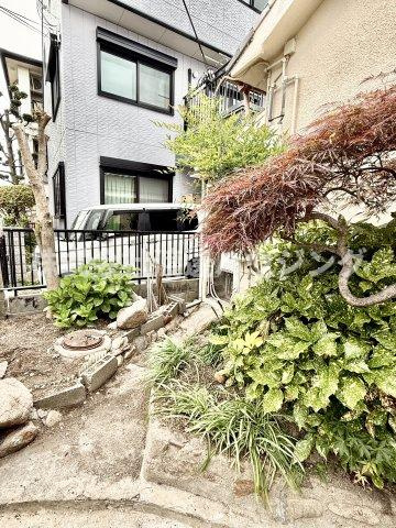 稲葉荘2丁目平家貸家の庭