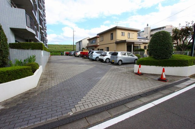ライフペリエ　三郷の駐車場|駐車場です
