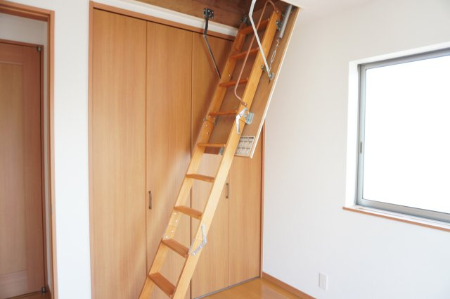 越谷市弥栄町3丁目 中古戸建の内装|小屋裏収納