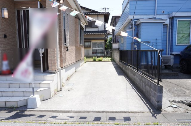 越谷市弥栄町3丁目 中古戸建の駐車場
