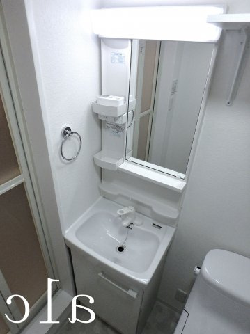 杉並区堀ノ内３丁目のアパートの独立洗面台|※同仕様
独立洗面化粧台付き