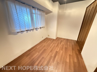【洋室】 | キングマンション新淀川 | 洋室5帖です♪明るい居室です！！いつでもご見学できます！お気軽にネクストホープ不動産までお問い合わせを！！
