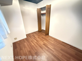 【洋室】 | キングマンション新淀川 | 洋室5帖です♪収納スペースも設けられております！室内を有効に使用していただけます！！