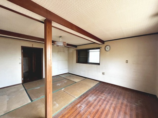【内装】 | 富秋町２丁目　中古戸建 | 人気の平屋です。再建築不可ですが、究極のDIYキャンバスになります。リフォームは知識豊富なスタッフがご相談させていただきます。※リフォームには別途費用が発生します。