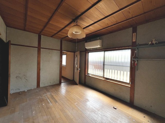 【寝室】 | 富秋町２丁目　中古戸建 | リフォームプランのご相談も承っております。詳しくはお気軽に係りの者にお尋ねください！※リフォームには別途費用が発生します。