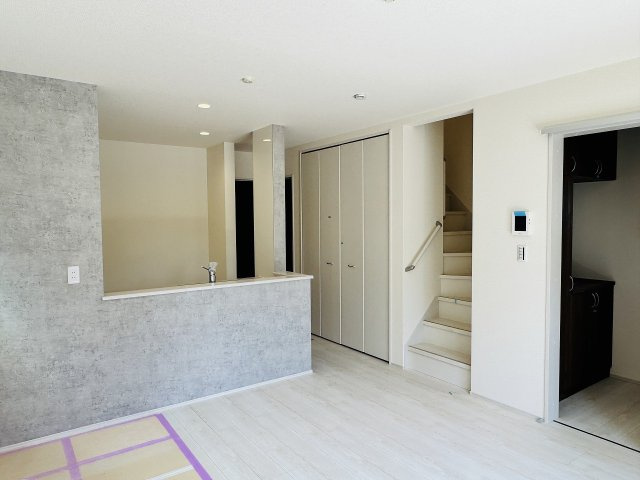 八王子市　散田町　新築一戸建て　２期の寝室|～２階バルコニーに面している6帖の洋室～