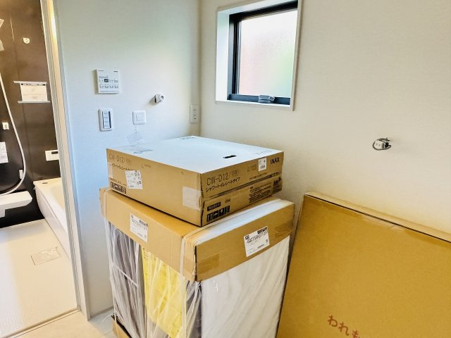 八王子市　散田町　新築一戸建て　２期の独立洗面台|～シャワー付き独立洗面台設置予定　窓付きで明るく換気のしやすい脱衣所～