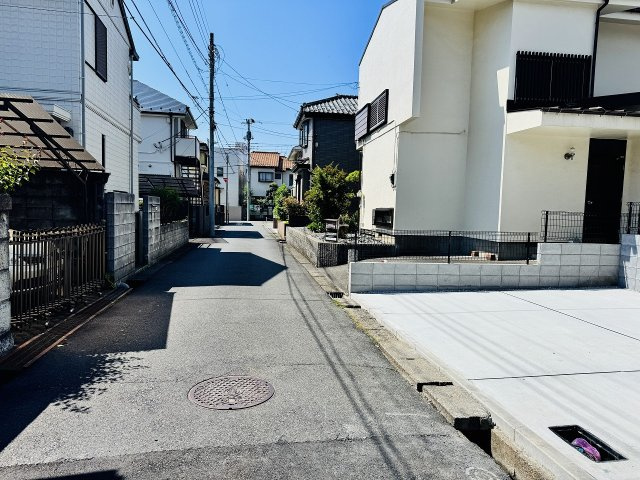 八王子市　散田町　新築一戸建て　２期の前面道路含む現地写真|～東4ｍ道路に面しています～