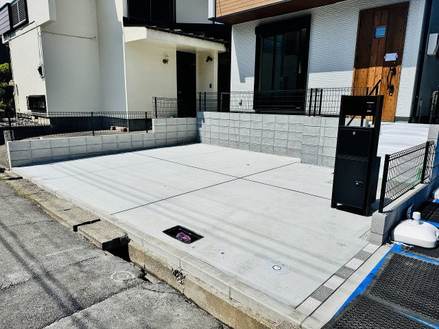 八王子市　散田町　新築一戸建て　２期の駐車場|～並列2台駐車可能カースペース～