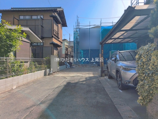 桶川市寿2期　新築戸建　グラファーレ01の前面道路含む現地写真