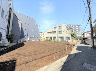 【外観】 | 【仲介手数料６９０万円が無料！！】■学芸大学駅８分■東口商店街を抜けてすぐ■鷹番小学校２４０ｍ | 諸費用６９０万円ＯＦＦ！！
春の特別キャンペーン！
日本一の家計応援サービスに挑戦中！
■学芸大学駅８分
■東口商店街を抜けてすぐ
■鷹番小学校２４０ｍ
■無料で間取図作成可能
