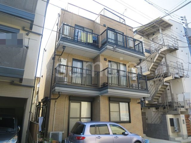 グリーンハウスの外観|閑静な住宅地にあるマンションです。