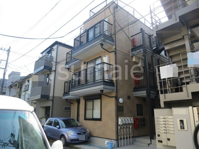 グリーンハウスの外観|閑静な住宅地にあるマンションです。