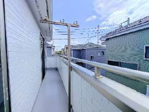 【バルコニー】 | 【仲介手数料０円】藤沢市稲荷1丁目　中古一戸建て | 藤沢市稲荷1丁目　中古一戸建て