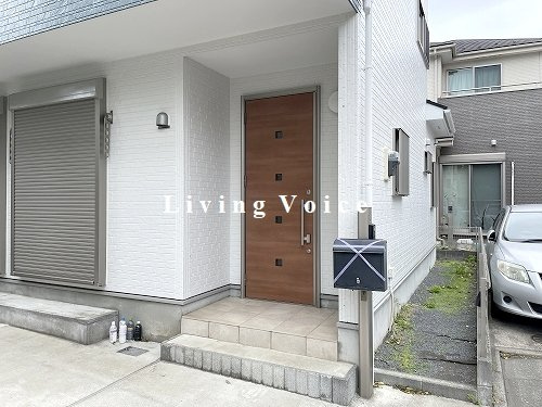 【エントランス】 | 【仲介手数料０円】藤沢市稲荷1丁目　中古一戸建て | 藤沢市稲荷1丁目　中古一戸建て