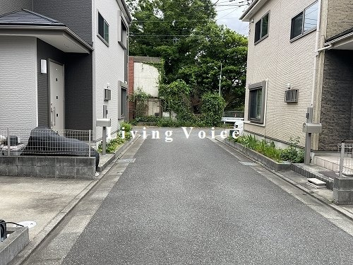 【前面道路含む現地写真】 | 【仲介手数料０円】藤沢市稲荷1丁目　中古一戸建て | 藤沢市稲荷1丁目　中古一戸建て