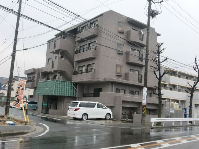 BELLA植田山の外観