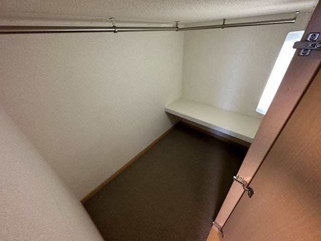 レオパレスら　べるでゅーらⅡの内装|ベッド下収納