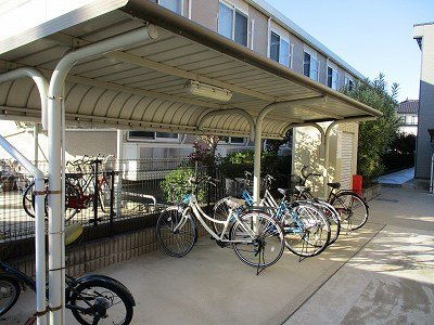 レオパレスディヤハイム　萩のその他|屋根付き駐輪場です。
