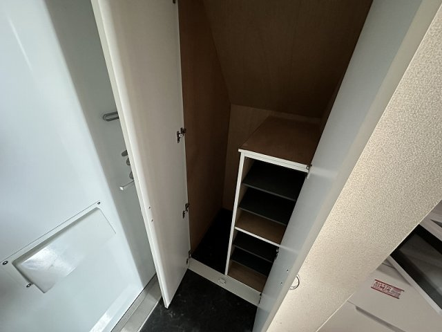 レオパレスＫＩＸ　２の玄関|毎日通る玄関はこちらです