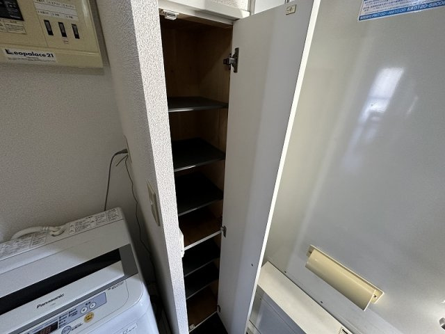 レオパレスカトレアⅡの玄関|落ち着いた玄関です