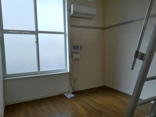 レオパレスメイプルＩの居間・リビング|使いやすい居間です