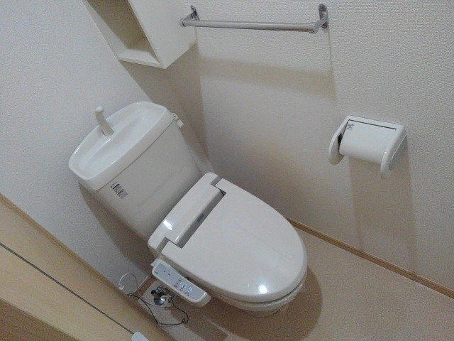 インターヒルズ・Ⅱ　のざわのトイレ|落ち着いた色調のトイレです
