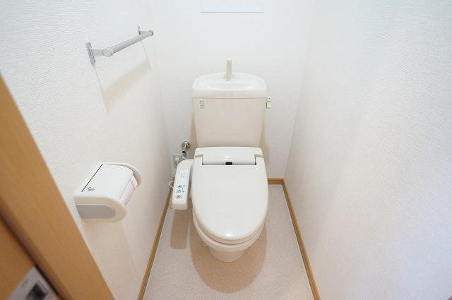 ポポラーレのトイレ|ゆったりとした空間のトイレです