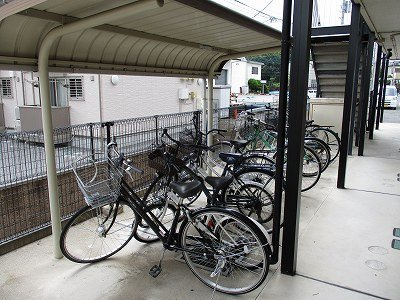 レオパレス仁のその他|屋根付き駐輪場です。