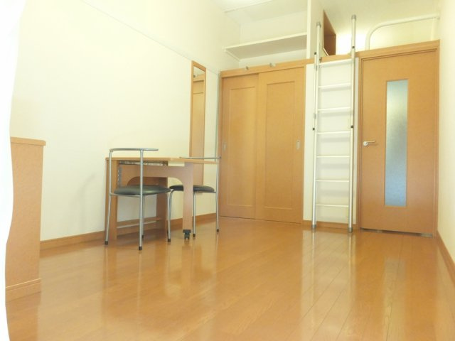 レオパレスパレスマンションⅠの寝室|落ち着いて過ごせるお部屋なので、寝室にいかがでしょうか