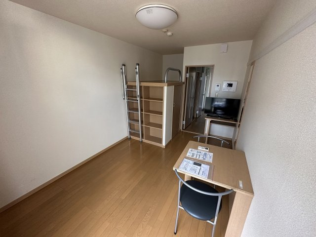 レオパレスル　レーブの寝室|2階、3階は絨毯となります