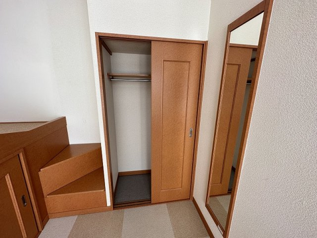 レオパレス陽菜ハイツの内装|明るい色調の室内です