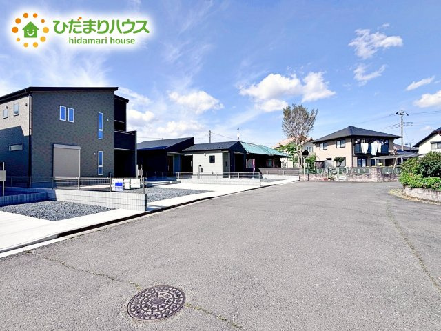 【前面道路含む現地写真】 | 小美玉市希望ヶ丘1期　新築戸建　1号棟 | 閑静な住宅地なので、幹線道路や大通りに面していないので大型車が通ることが少なく静かです。