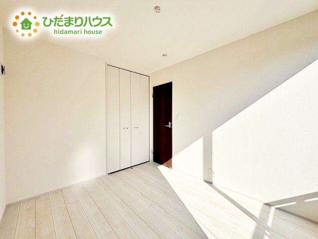 【洋室】 | 小美玉市希望ヶ丘1期　新築戸建　1号棟 | シンプルな内観ですのでさまざまなインテリアスタイルを楽しめます。