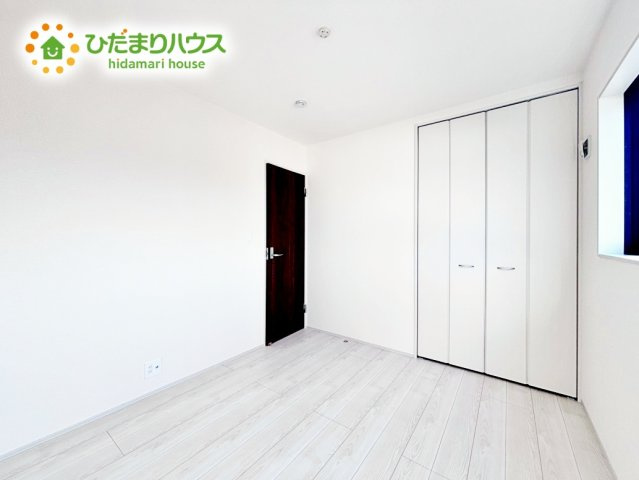 【洋室】 | 小美玉市希望ヶ丘1期　新築戸建　1号棟 | 洗練された空間にやわらかい光が差し込み、お気に入りの家具や小物が映えます。