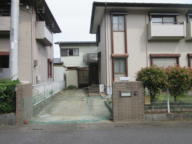 中古戸建　東松山市五領町19-16（リフォーム住宅）の前面道路含む現地写真