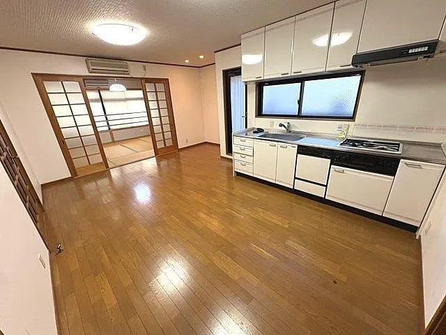 花隈町貸家の居間・リビング