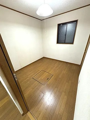 花隈町貸家の居間・リビング