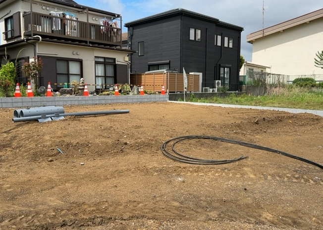 【外観】 | 家を建てる前提で土地を探している場合、地盤の丈夫さは譲れない条件の一つです。地盤が脆弱だと追加工事が必要となります。また、過去に地盤沈下や液状化現象を起こした土地は、できるだけ避けた方がいいでしょう。
