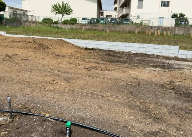 【外観】 | 家を建てる場合、方位は要チェックです。現実的に日当たりのよい家ならばリビングは南側、建築基準法でも北側に当たる家への配慮は求められています。土地を見学に行く際は、方位磁針を持って行くようにしましょう。