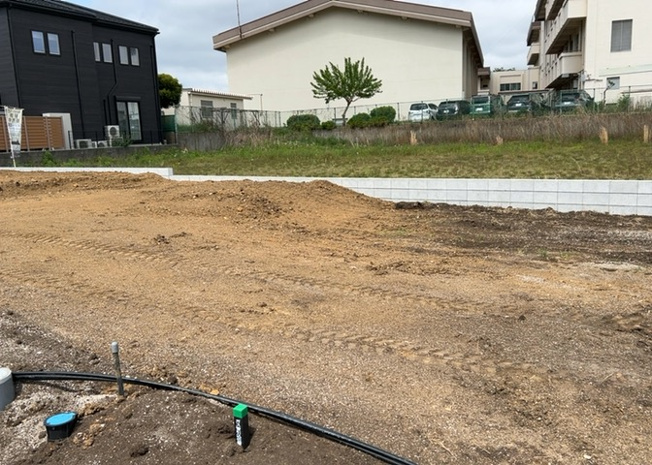 【外観】 | 隣家の土地はどうなっているのか、生活利便施設が近くにあるのか、学校まで近いかなど、お客様のライフスタイルにあわせたイメージが重要です。また、近くにあると困る施設が近くにないかも確認するといいでしょう。