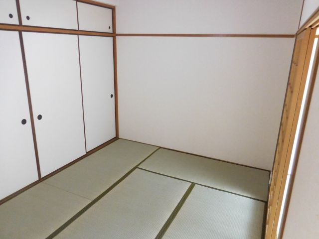 西真上コーポの和室