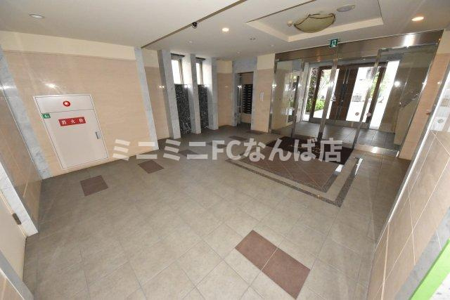 プレサンス谷町アルファのエントランス