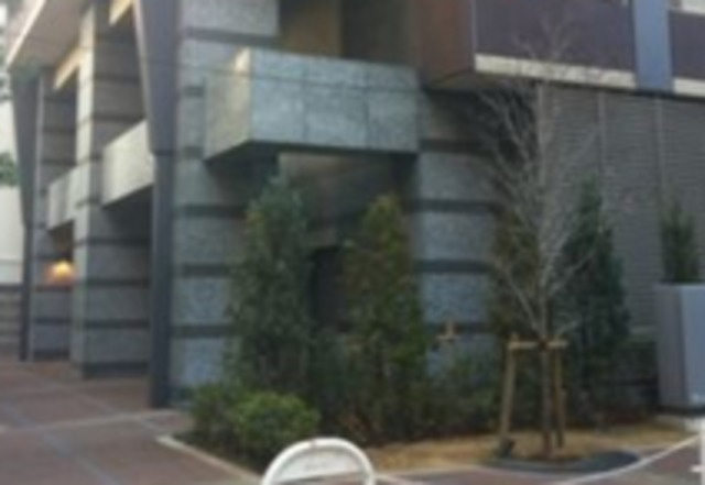 港区西新橋３丁目の賃貸マンションのエントランス