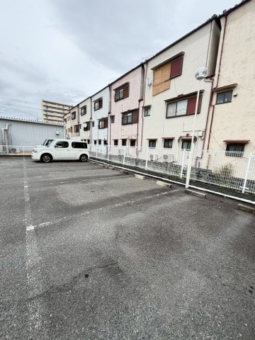 フレア北島の駐車場