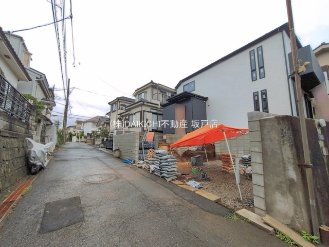【前面道路含む現地写真】 | 日高市高萩東13期　グラファーレ　新築戸建　全1棟　1号棟